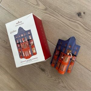 Hallmark Ornament Harry Potter Weasleys’ Wizard Wheezes Joke Shop Ornament 2019